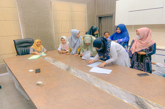 Penyerahan Kartu BPJS Ketenagakerjaan terhadap Non ASN Dinas Penanaman Modal dan Pelayanan Terpadu Satu Pintu Kabupaten Kampar